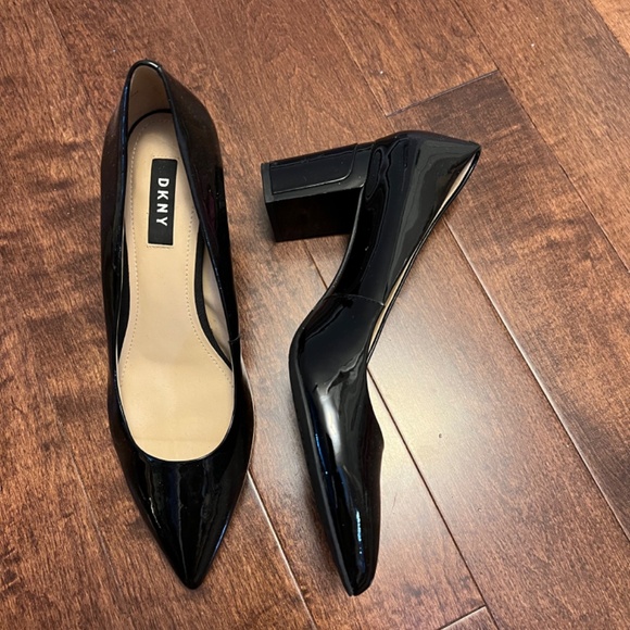 DKNY patent leather shoes NWOT - Picture 2 of 3